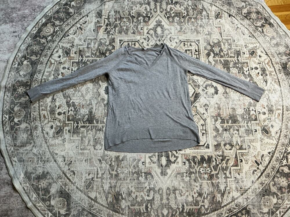 Gap V-Neck Long Sleeve Pullover Sweater Women's Size XS Gray Cotton Minimalist